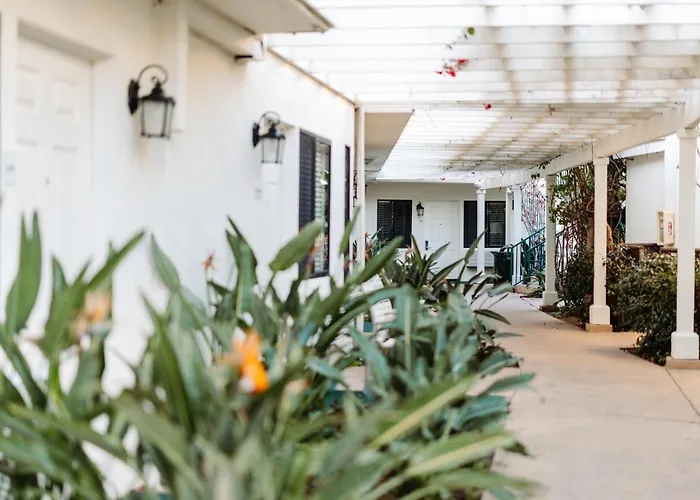 Glorietta Bay Inn